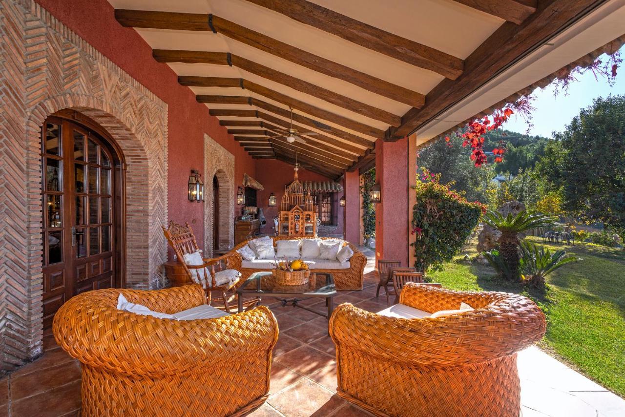Casa Flores Con Piscina Interior Climatizada Alcaucín المظهر الخارجي الصورة