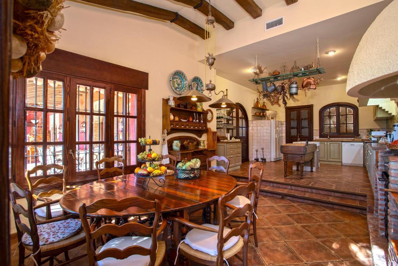 Casa Flores Con Piscina Interior Climatizada Alcaucín المظهر الخارجي الصورة
