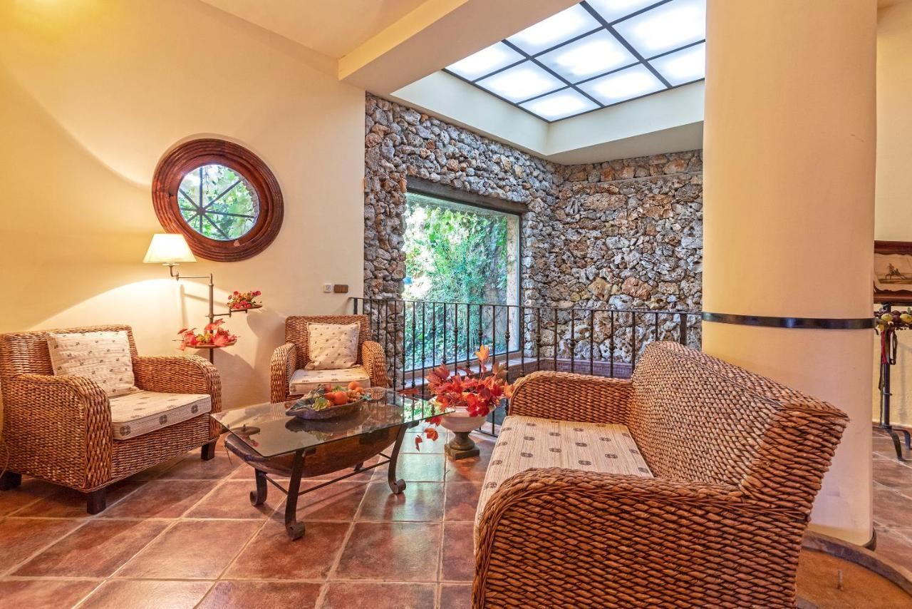Casa Flores Con Piscina Interior Climatizada Alcaucín المظهر الخارجي الصورة
