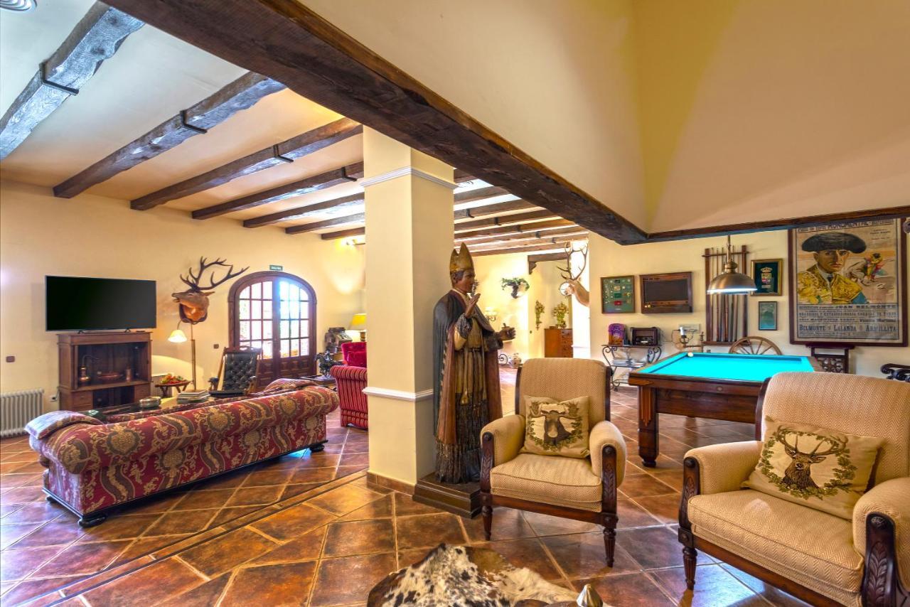 Casa Flores Con Piscina Interior Climatizada Alcaucín المظهر الخارجي الصورة