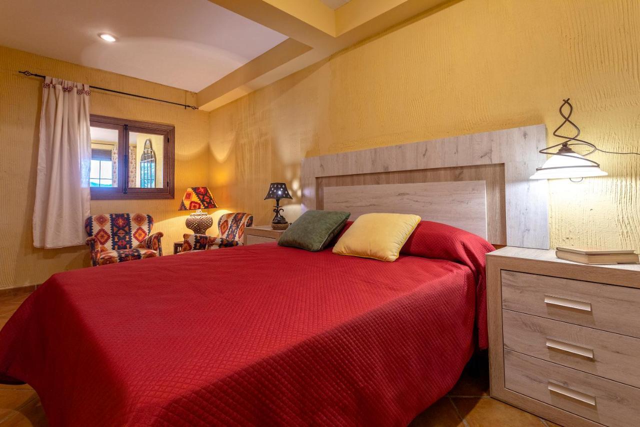 Casa Flores Con Piscina Interior Climatizada Alcaucín المظهر الخارجي الصورة
