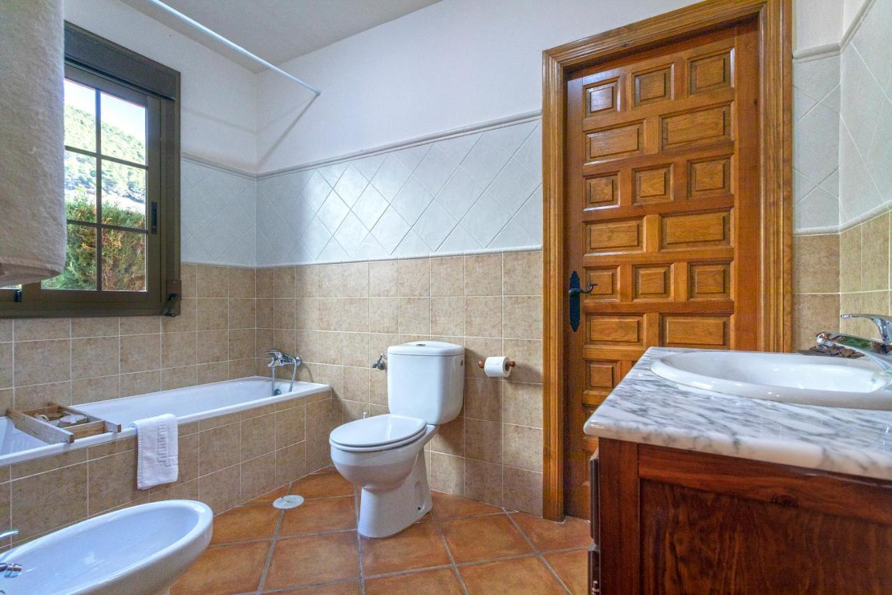 Casa Flores Con Piscina Interior Climatizada Alcaucín المظهر الخارجي الصورة