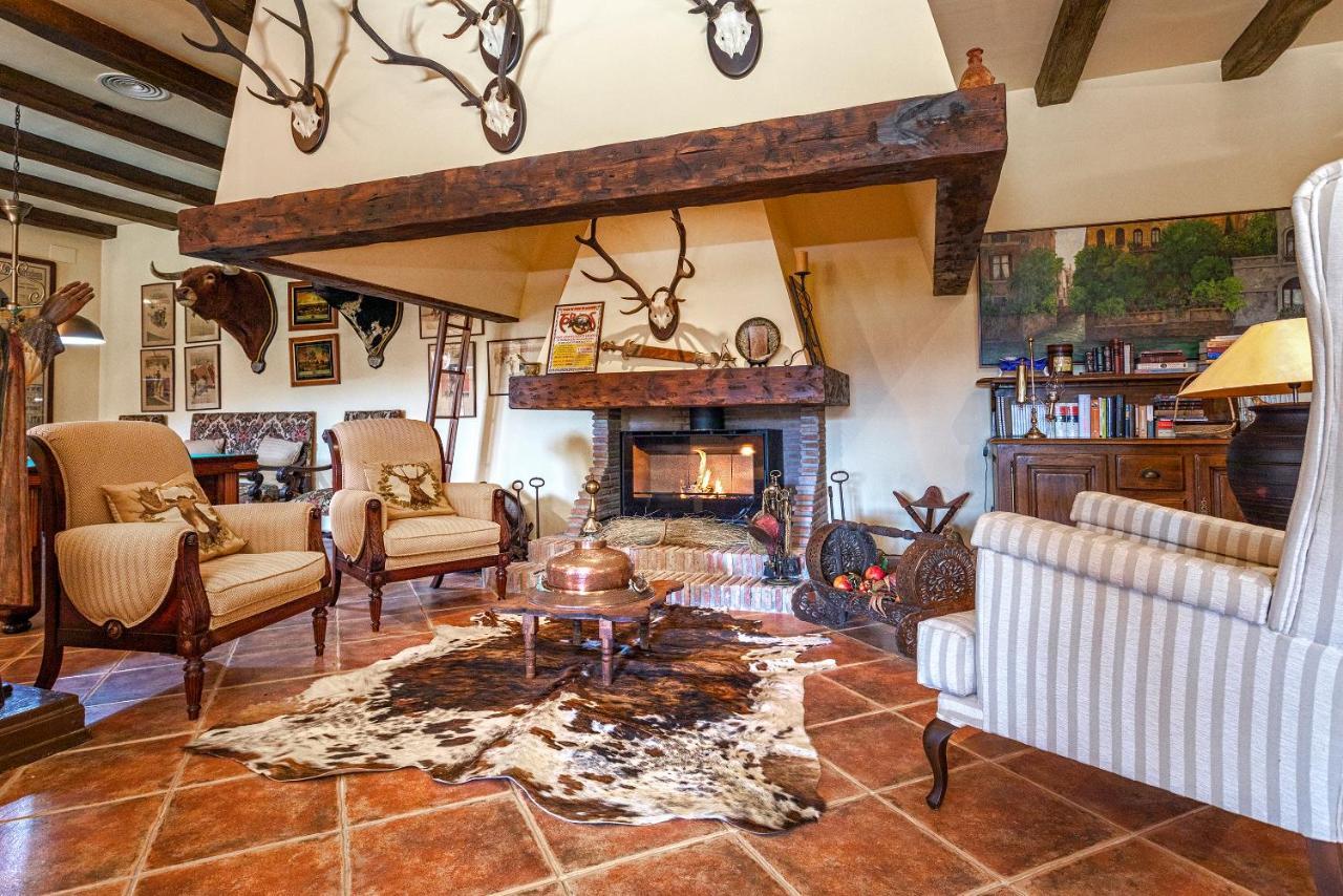 Casa Flores Con Piscina Interior Climatizada Alcaucín المظهر الخارجي الصورة