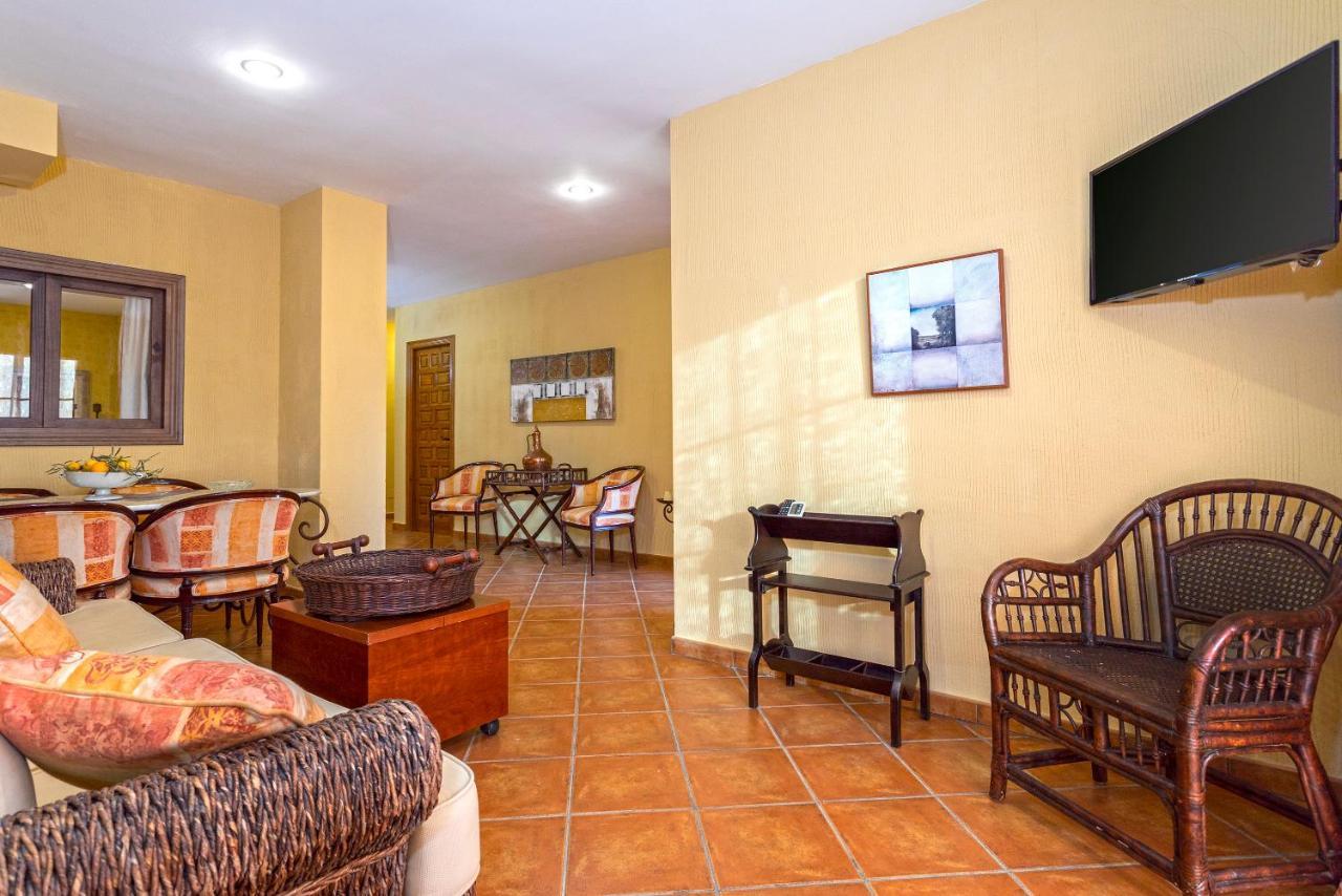 Casa Flores Con Piscina Interior Climatizada Alcaucín المظهر الخارجي الصورة