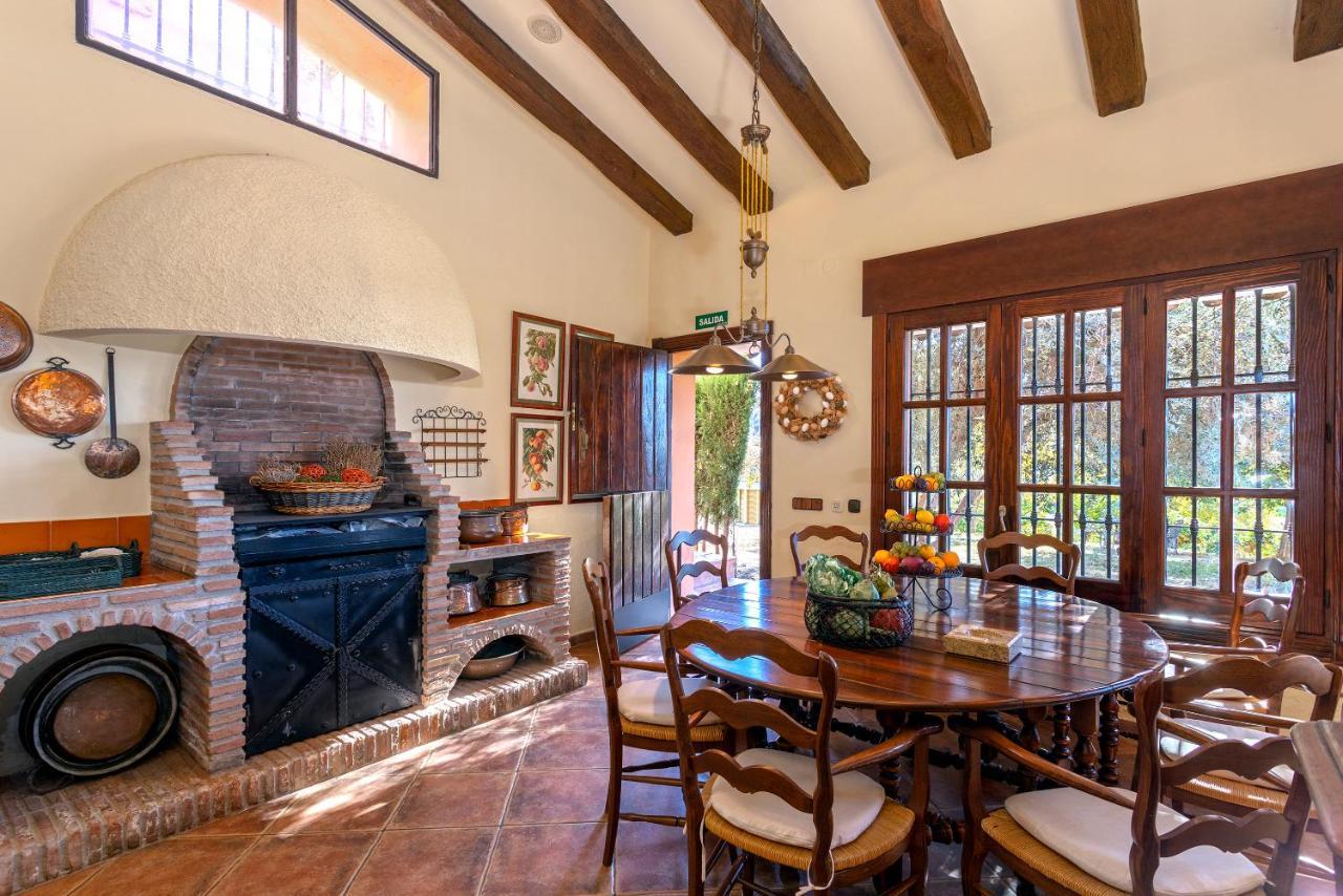 Casa Flores Con Piscina Interior Climatizada Alcaucín المظهر الخارجي الصورة