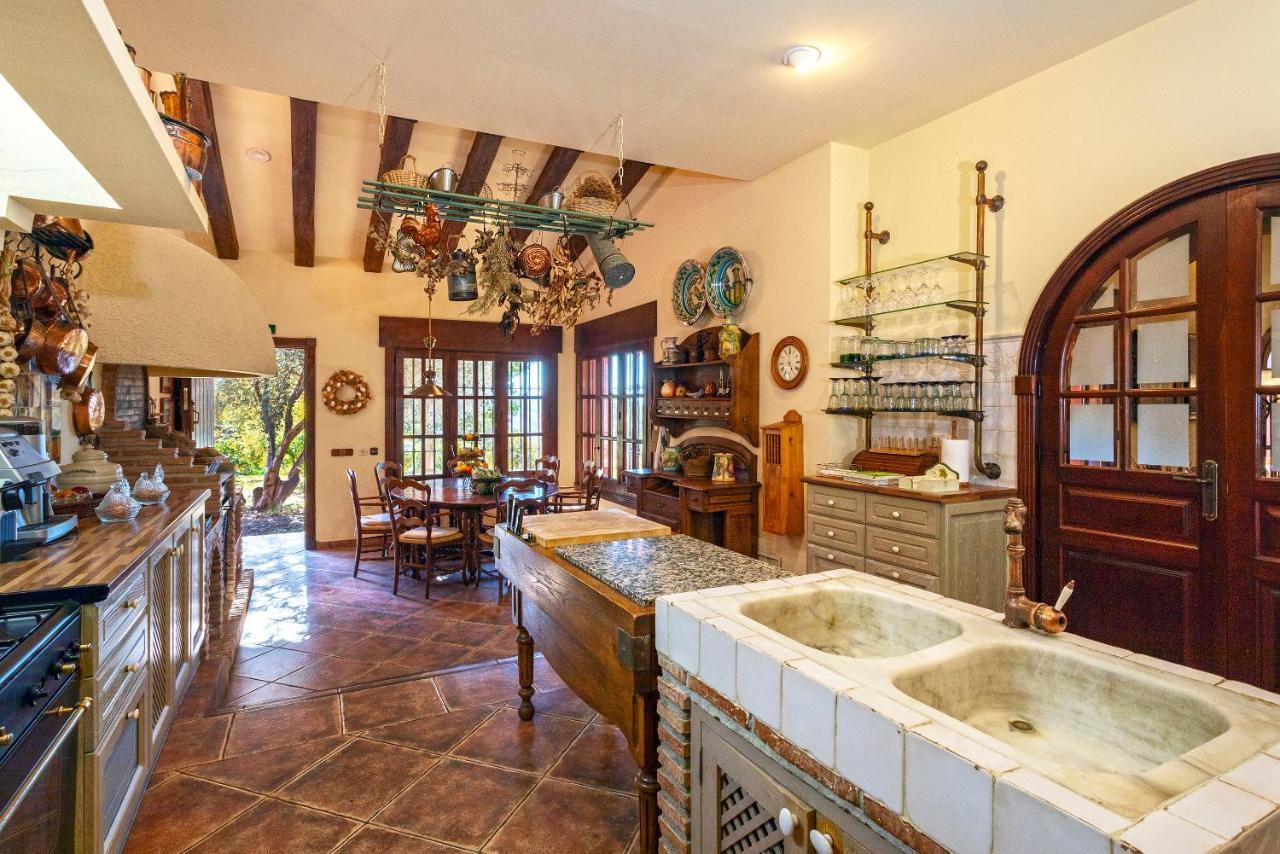Casa Flores Con Piscina Interior Climatizada Alcaucín المظهر الخارجي الصورة